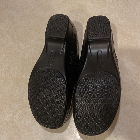 Womens size 9 black clog dress shoes - BRAND NEW - Picture 4 of 6